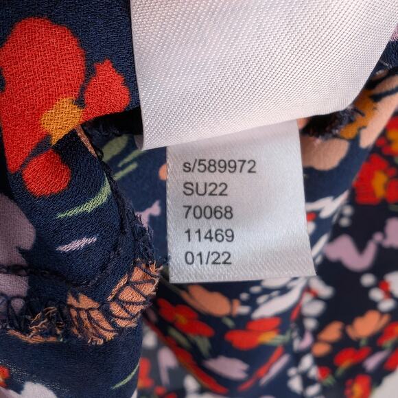 Ann Taylor Off Shoulder Flutter Short Sleeve Top in Navy Red Floral Print, Small - Picture 9 of 9